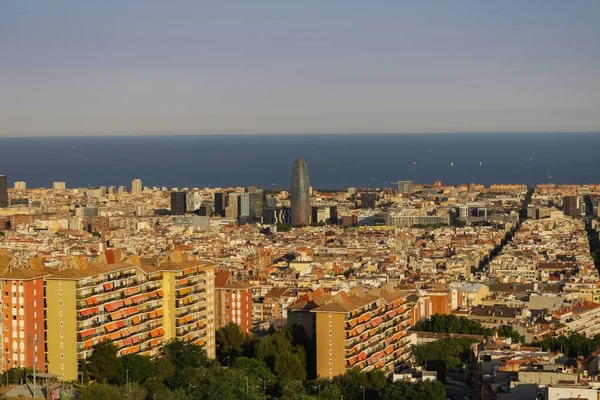 Vista Horizontal Barcelona Con Torre Agbar Centro Mar Mediterráneo Fondo — Foto de Stock