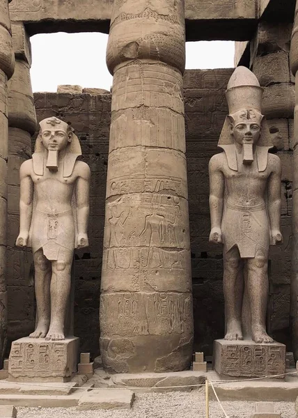 Mısır Heykellerinin Karnak Luxor Mısır Daki Amun Tapınağı Girişindeki Dikey — Stok fotoğraf