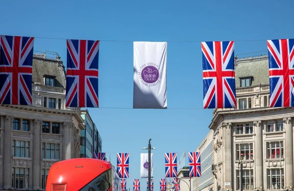 Die Dekorationen Mit Britischen Flaggen Zum Platinum Jubilee Der Queen — Stockfoto