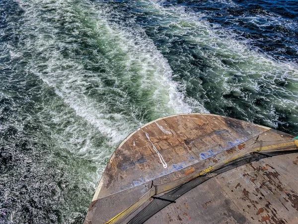 Uma Vista Superior Velório Espumoso Uma Plataforma Balsa Madeira Mar — Fotografia de Stock