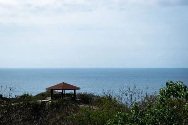 Vista Padiglione Sullo Sfondo Del Mare Del Cielo Blu — Foto Stock