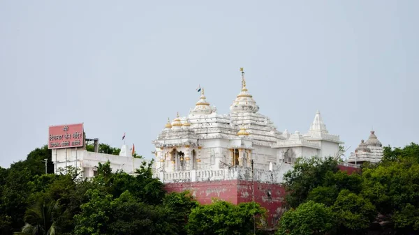 Capturando Templo Khandagiri Jain Localizado Topo Uma Colina Khandagiri Perto — Fotografia de Stock