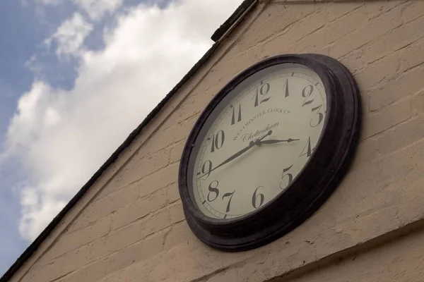 Cette Horloge Traditionnelle Est Extérieur Sur Mur Dans — Photo