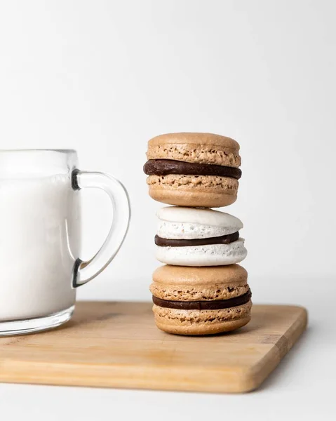 Vertical Shot Three Macarons Piled Top Each Other Cup Milk — Stock Photo, Image