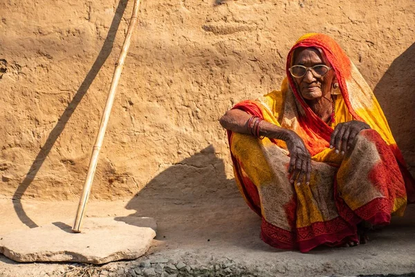 Womens Live Soil House Wait Help Because Hunger India — Stock Photo, Image