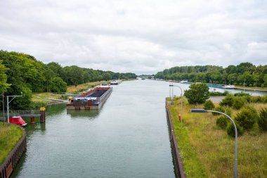 Kargolu gemiler yanaştı.