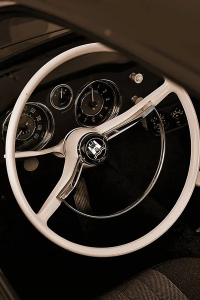 Szybkie Koło Starego Volkswagena Karmanna Ghia Canon Temecula Usa — Zdjęcie stockowe