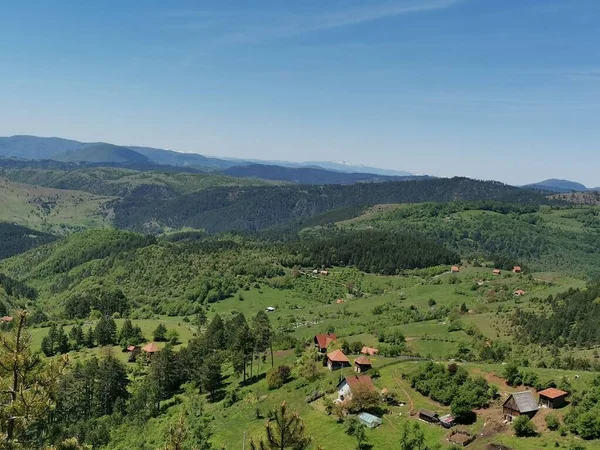 Bellissimo Paesaggio Rurale Con Case Immerse Nel Verde — Foto Stock