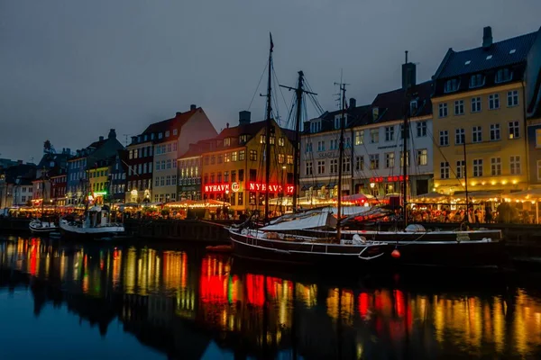 Vacker Bild Berömd Turist Plats Nyhavn Köpenhamn Med Färgglada Byggnader — Stockfoto