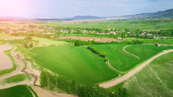 Een Betoverend Uitzicht Een Gouden Zonsondergang Boven Bergen — Stockfoto