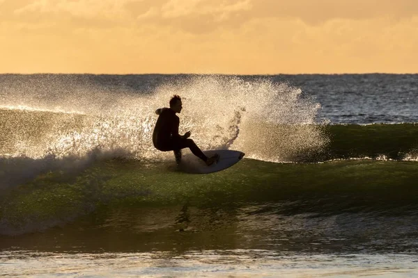 Surfista Que Monta Uma Onda Início Manhã Maroochydore Austrália — Fotografia de Stock
