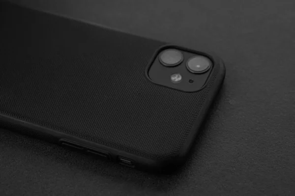 Ένα Κοντινό Πλάνο Του Μαύρου Smartphone Θήκη — Φωτογραφία Αρχείου