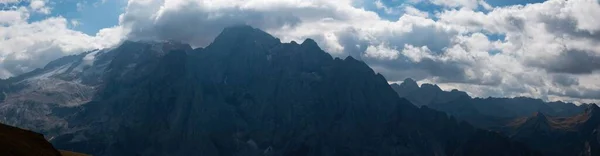 Панорамный Вид Ледник Мармолада Горах Доломиты Италии Облачный День — стоковое фото