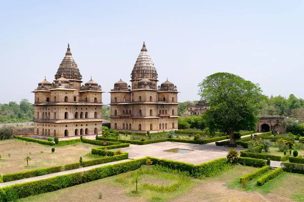 Tiro Bonito Chhatris Real Orchha Com Jardim Índia — Fotografia de Stock