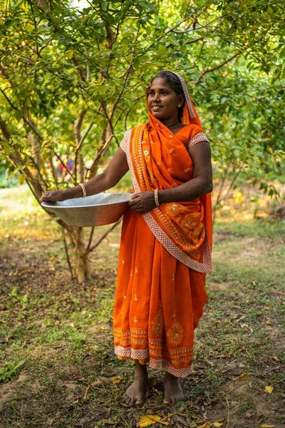 Hermosa Bengalí Mujer India Sonriendo Cámara — Foto de Stock