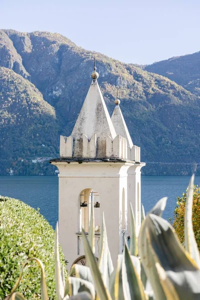 Vertikal Bild Villa Del Balbianello Med Sjön Como Och Berg — Stockfoto