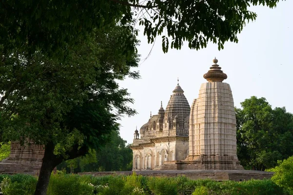 Parvati Tempel Omringd Door Weelderige Groene Planten India — Stockfoto