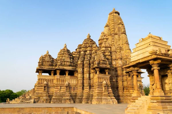 Templo Kandariya Mahadev Contra Fundo Azul Khajuraho Group Monuments Índia — Fotografia de Stock