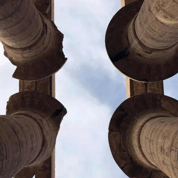 Låg Vinkel Skott Sten Tegel Med Egyptiska Sniderier Luxor Temple — Stockfoto