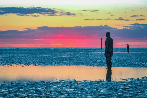 Železný Muž Anthony Gormley Another Place Crosby Anglie Při Západu — Stock fotografie