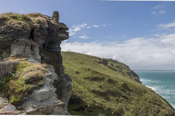 Scenic Green Rocks Cliffs Ocean Coast Sunny Day Cornwall — Stock Photo, Image