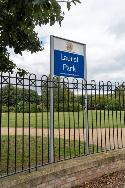 劳蕾尔公园 得名于斯坦劳蕾尔 是生活在英国北谢尔德镇的喜剧二重唱 劳蕾尔 的名字 当时他们还是个孩子 — 图库照片