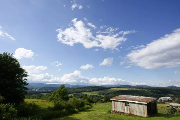 Paesaggio Montano Tranquillo Paesaggio Nuvoloso Nella Campagna Del Quebec Estate — Foto Stock