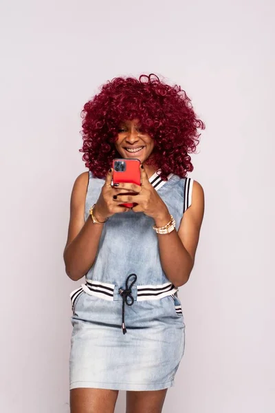 Pretty African Lady Using Her Phone — Stock Photo, Image