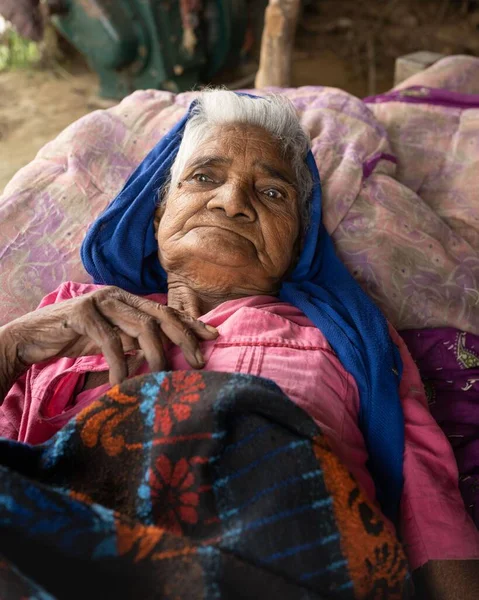 当地一家医院中身份不明的印度妇女 — 图库照片