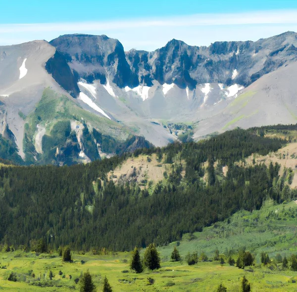 Paisaje Montañas Rocosas Cubiertas Nieve Rodeadas Vegetación Día Soleado — Foto de Stock