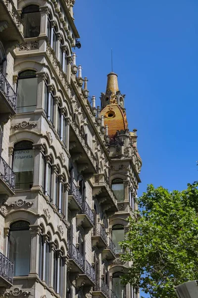 Vertikale Ansicht Einer Fassade Von Der Seite Mit Einer Gelben — Stockfoto