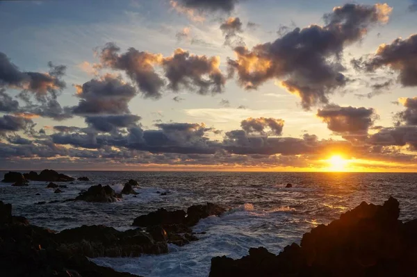 Een Prachtige Opname Van Een Strand Tijdens Zonsondergang Geweldig Voor — Stockfoto