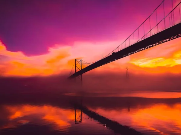 Une Vue Fascinante Pont Sur Rivière Avec Reflet Ciel Coloré — Photo