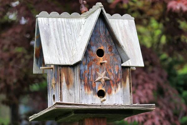 Houten Vogelhuisje Buitentuin Met Sterontwerp — Stockfoto