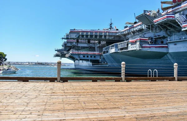 Low Angle Shot Big Boat Water Visible Docks — Stock Photo, Image