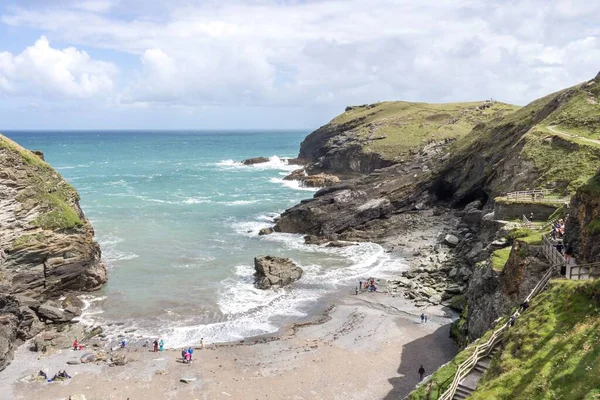 Charmanter Blick Auf Grüne Hügel Und Felsen Sandstrand Cornwall Großbritannien — Stockfoto