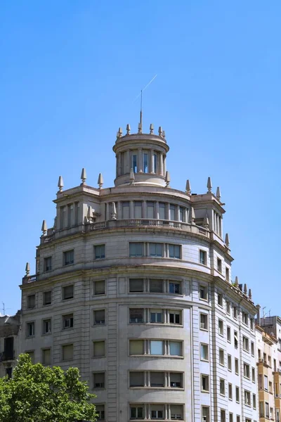 Vertikale Aufnahme Eines Antiken Gebäudes Eixample Barcelona Spanien — Stockfoto