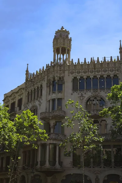 Vertikal Över Autentisk Och Historisk Byggnad Barcelona Spanien Sommaren Blå — Stockfoto
