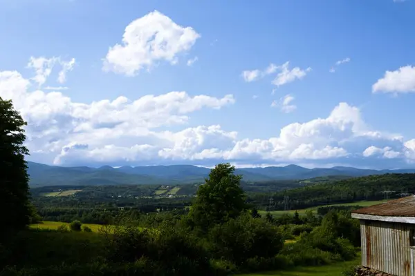 Paesaggio Montano Tranquillo Paesaggio Nuvoloso Nella Campagna Del Quebec Estate — Foto Stock