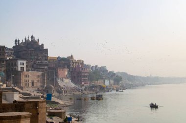 Varanasi 'deki Ghatlar Ganga ya da Ganj nehrinin kıyısına gidiyor.