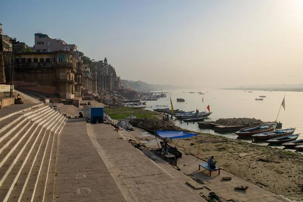 Ghats Varanasi Vedoucí Břehy Řeky Gangy Nebo Gangy — Stock fotografie