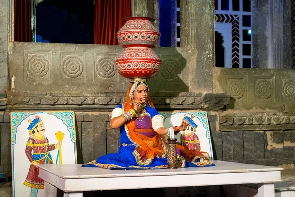 Uma Mulher Indiana Apresentando Durante Dharohar Folk Dance Show Udaipur — Fotografia de Stock