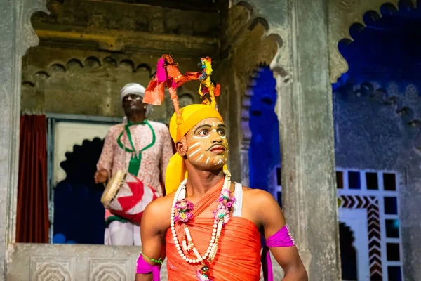 Een Indiase Man Treedt Tijdens Dharohar Folk Dance Show Udaipur — Stockfoto