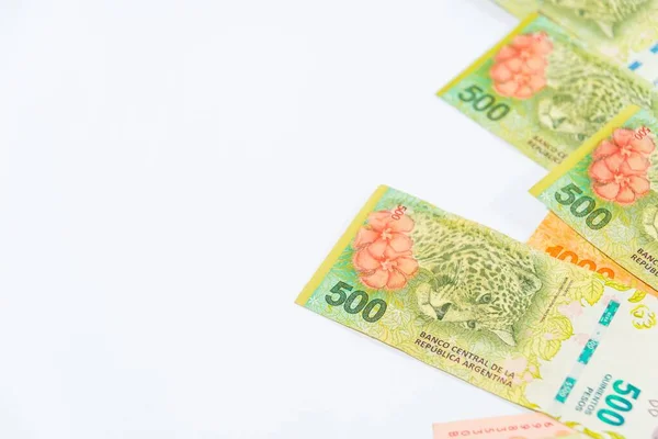 Fünfhundert Argentinische Peso Banknoten Isoliert Auf Weißem Hintergrund — Stockfoto