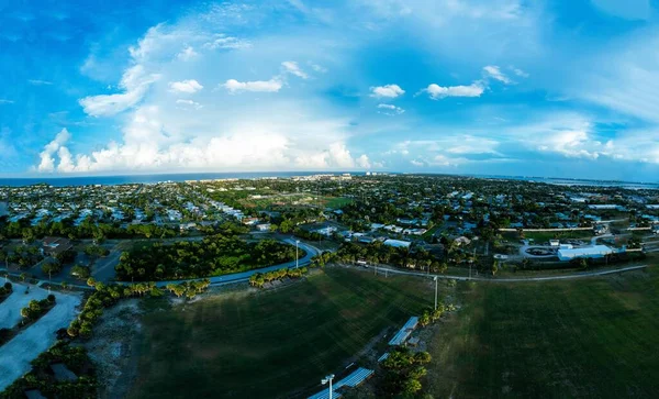 Een Panoramisch Uitzicht Satellite Beach Met Lucht Achtergrond Florida Verenigde — Stockfoto