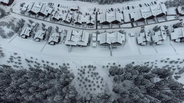 Egy Légi Felvétel Hófödte Utcák Házak Ski Resort Bukovel Ukrajna — Stock Fotó