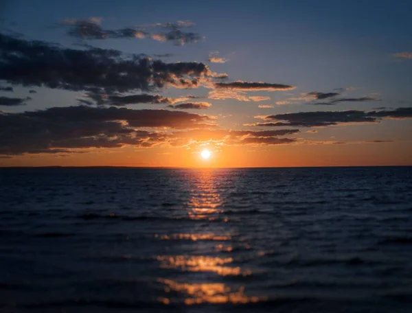 Schöne Aufnahme Eines Leeren Strandes Sonnenuntergang — Stockfoto