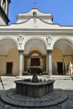 Campania 'nın Benevento eyaletinde bir ortaçağ köyü olan Sant' Agata de 'Goti katedralinin girişi..