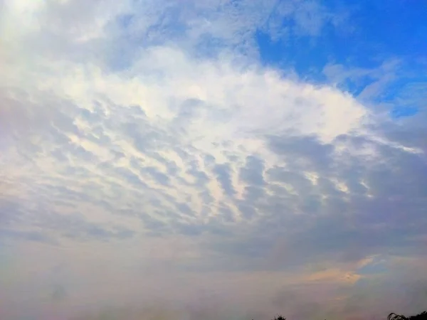 구름이 어우러진 아름다운 — 스톡 사진
