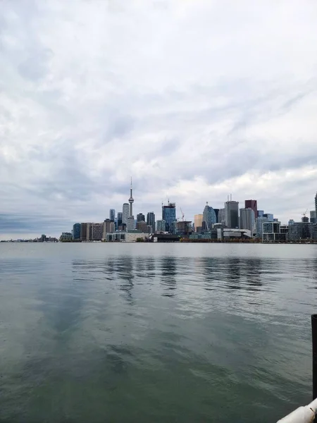 Beautiful Cityscape Toronto City Lake Ontario Cloudy Day Vertical Shot — Stock Photo, Image